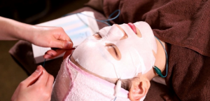Dr. Lucent brightening treatment mask with Iontophoresis